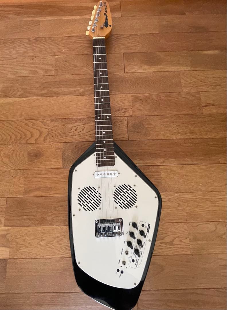 VOXアパッチAPACHE-2アンプ内蔵リズムボックス付エレキギター黒ファントム VOX - VOX APACHE-2 ヴォックス アパッチ アンプ内蔵エレキギターの