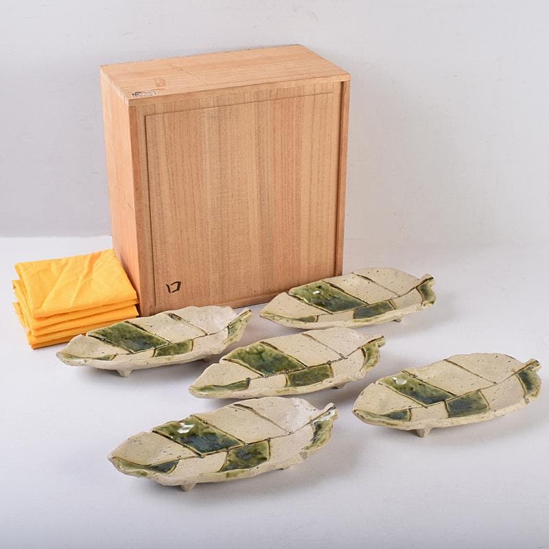 北大路魯山人作　織部焼　木之葉皿　五客　共箱　U　R8974 北大路魯山人作 織部焼 木之葉皿 五客 共箱 U R8974