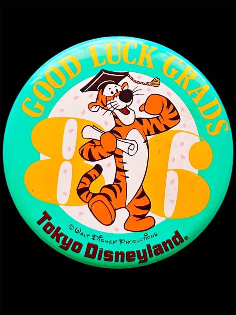 東京ディズニーランド　缶バッジ　卒業 ティガー　1986 1983 プーさん