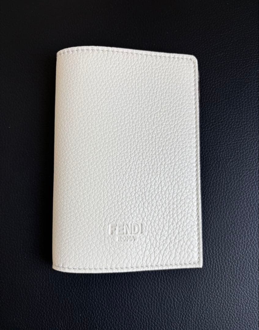 FENDI ホワイトパスポートケース FENDI（フェンディ） パスポートケース パスケース 7AS378-ADYW カーフ