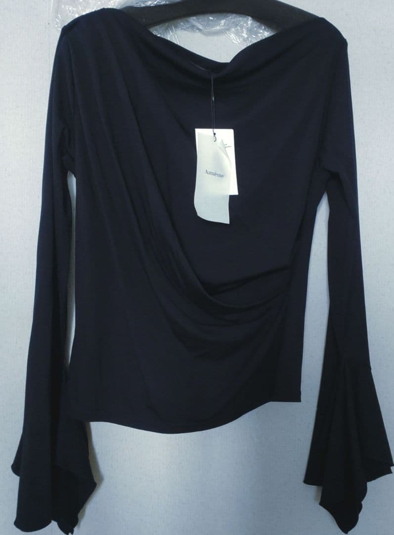実物写真あり Aimeine エメインドレープネックカフススリーブトップス