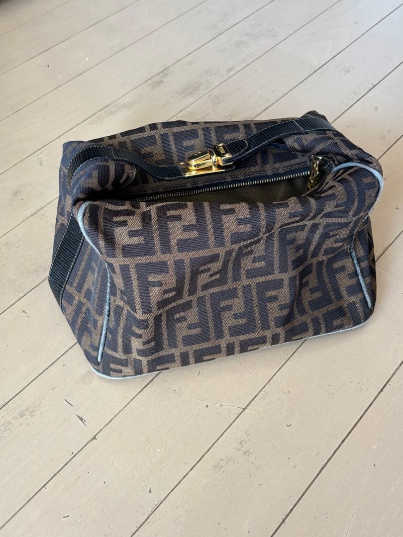 Fendi FFロゴ ボストンバッグ 楽天市場】フェンディ ショルダーバッグ ソフトトランクバゲット FF