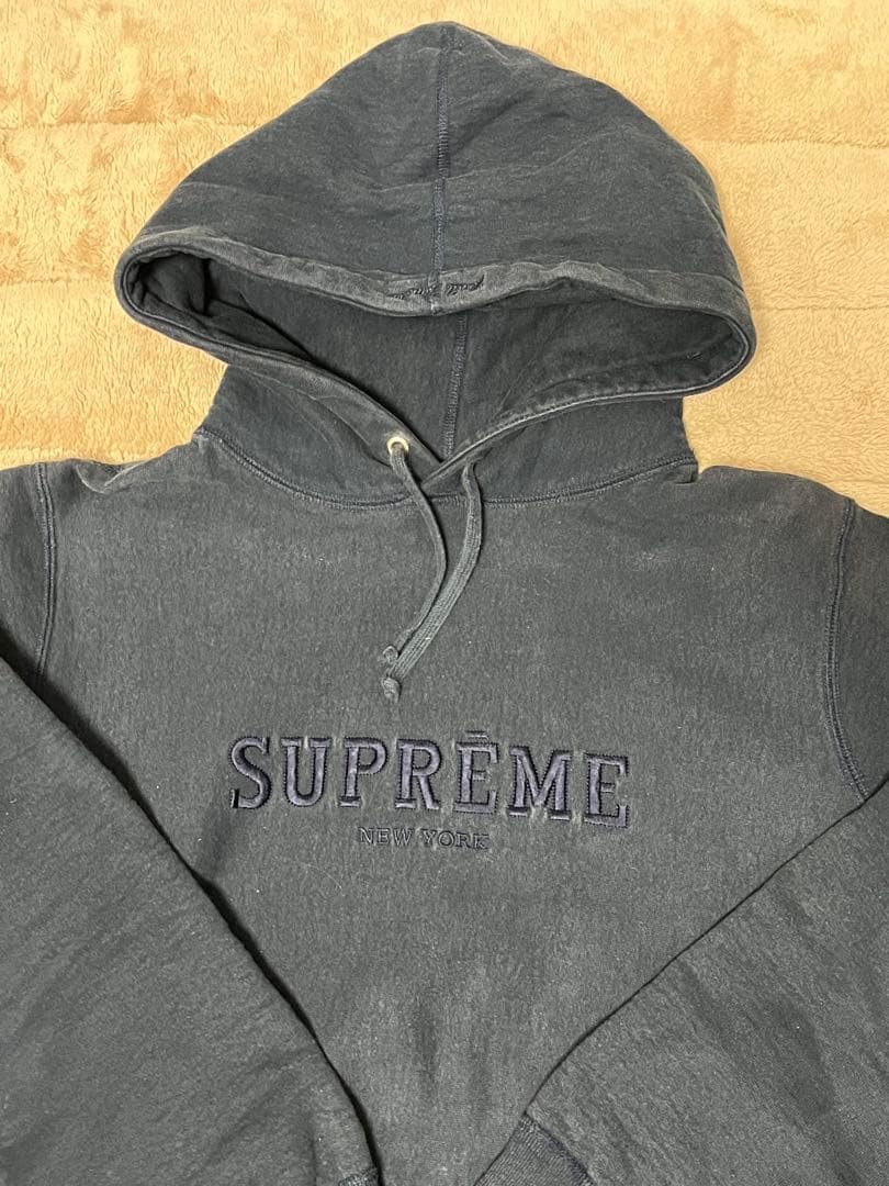 SUPREME ロゴフーディ Mサイズ　カナダ製