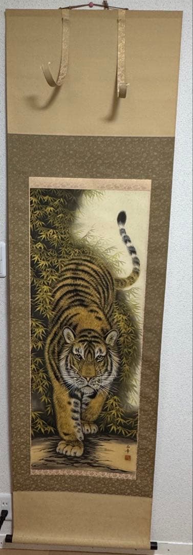 高松石華作 猛虎図 共箱 楽天市場】掛け軸 猛虎 (高松石華) 送料無料 【肉筆】【掛軸】【一間床