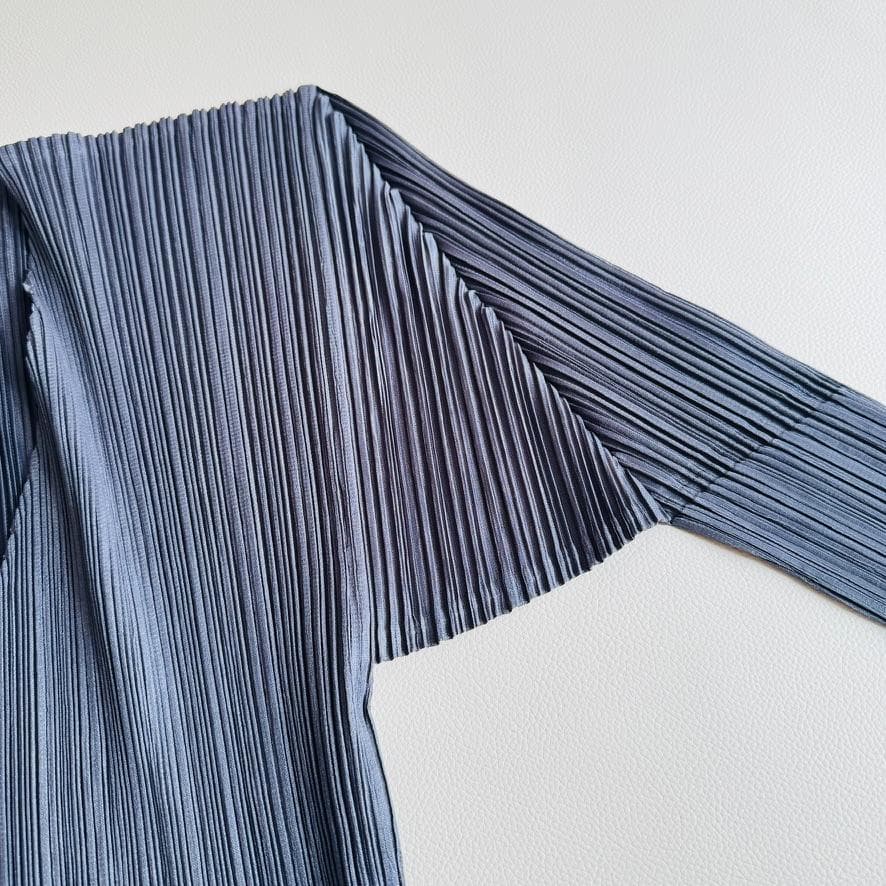 美品✨プリーツプリーズ イッセイミヤケ 長袖カーディガン グレー 3 L