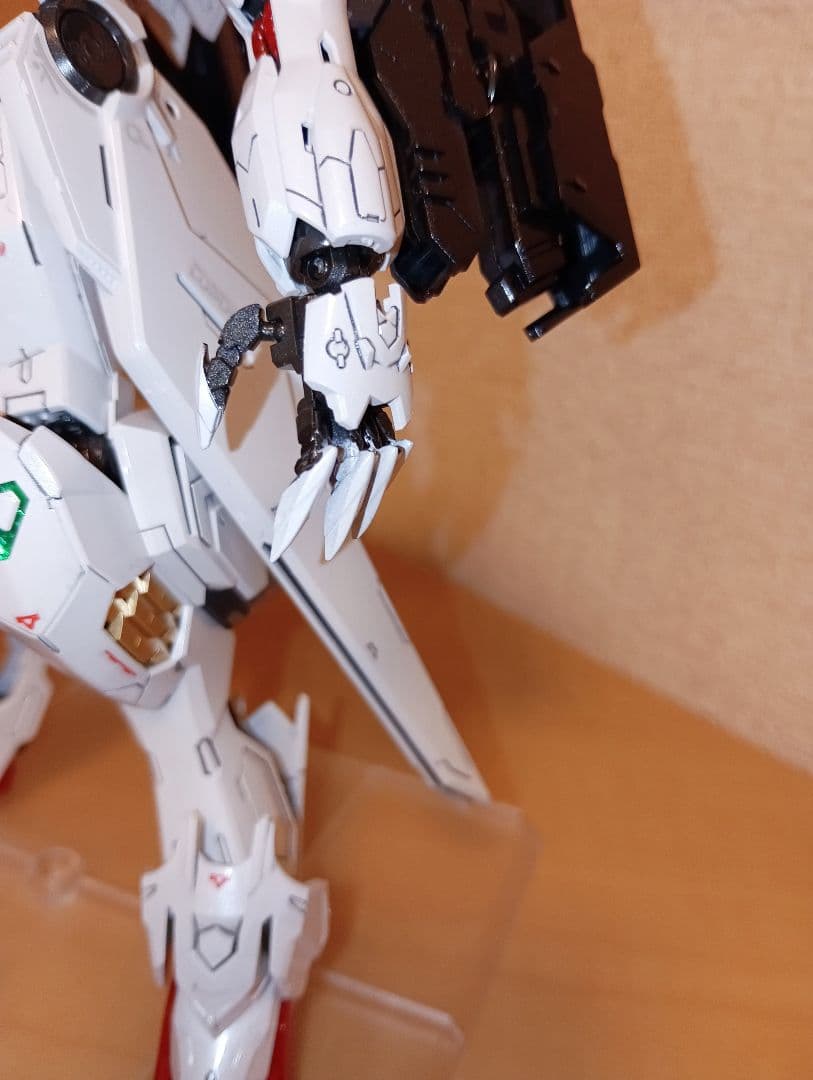 MGバルバトスルプス 全塗装完成品 アクションベース8付き - メルカリ