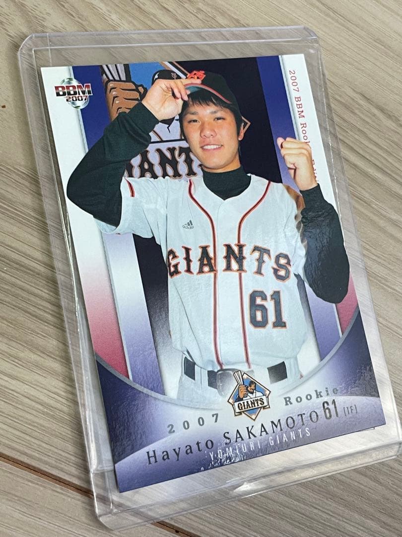 レア】坂本勇人ルーキーカード【ローダー＆スリーブ付き】 - メルカリ