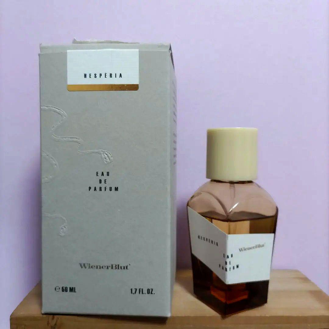 ヘスペリア ウィーナーブルート　香水　ニッチフレグランス　マンダリン、杉