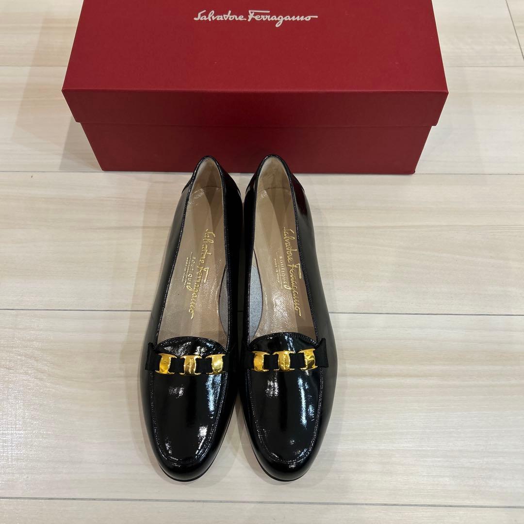 お値下げ　未使用　フェラガモ 71/2C FERRAGAMO（フェラガモ） 中古 二折財布 ユニセックス ブランド 二折り