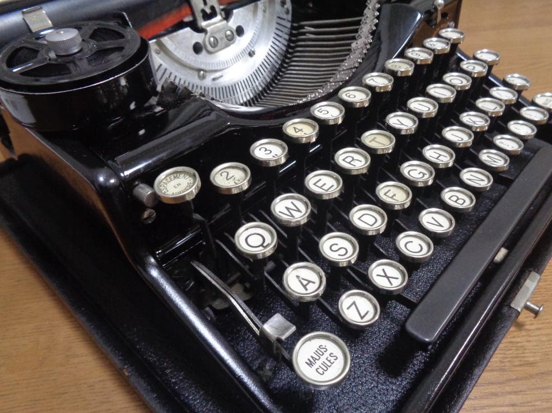 実働品　UNDERWOOD FOUR BANK タイプライター　ヴァイオレット