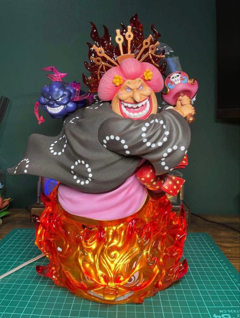 ONE PIECE ビッグマム フィギュア 大迫力の造形＆彩色は必見！『ワンピース』ビッグ・マムこと