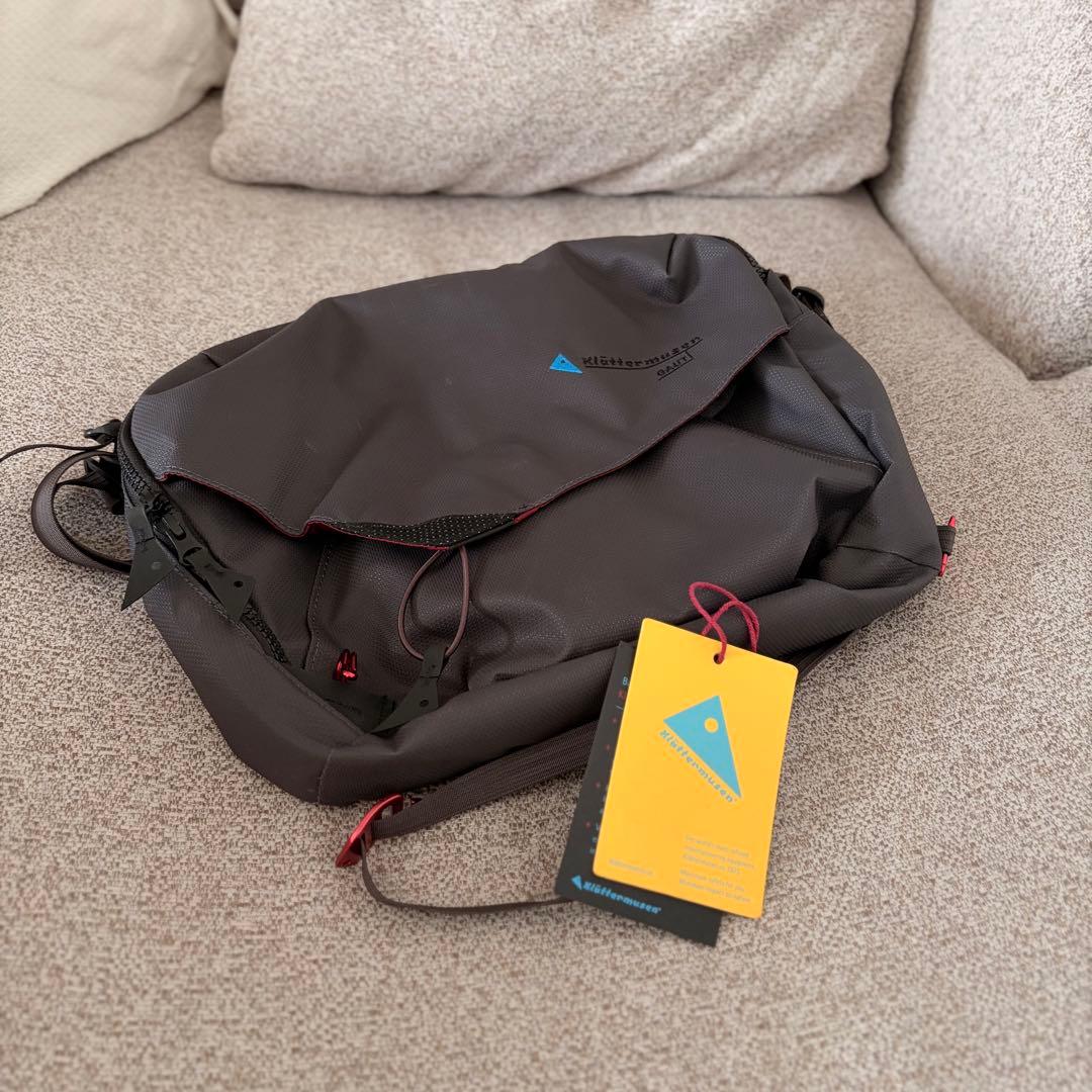 klattermusen Gautメッセンジャーバッグ ブラック