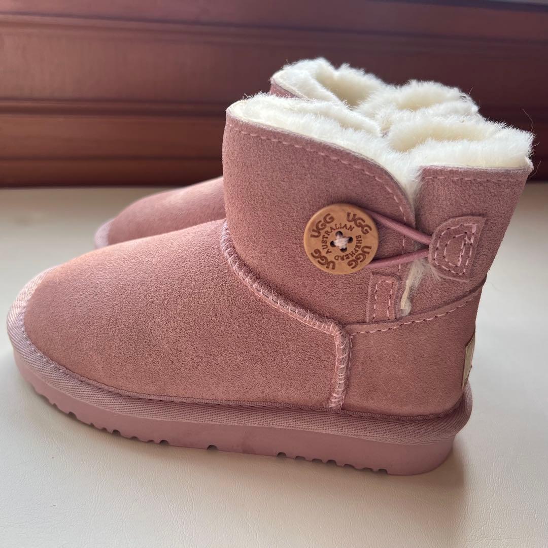 【新品】UGG KIDS ピンク色