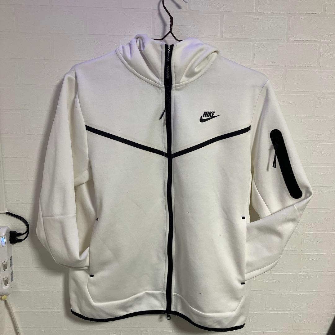 ナイキテックフリース白 - メルカリ