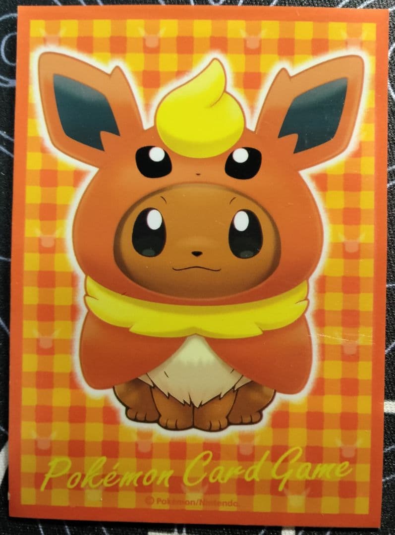 ポンチョを着たイーブイ ブースター スリーブ 1枚 - メルカリ