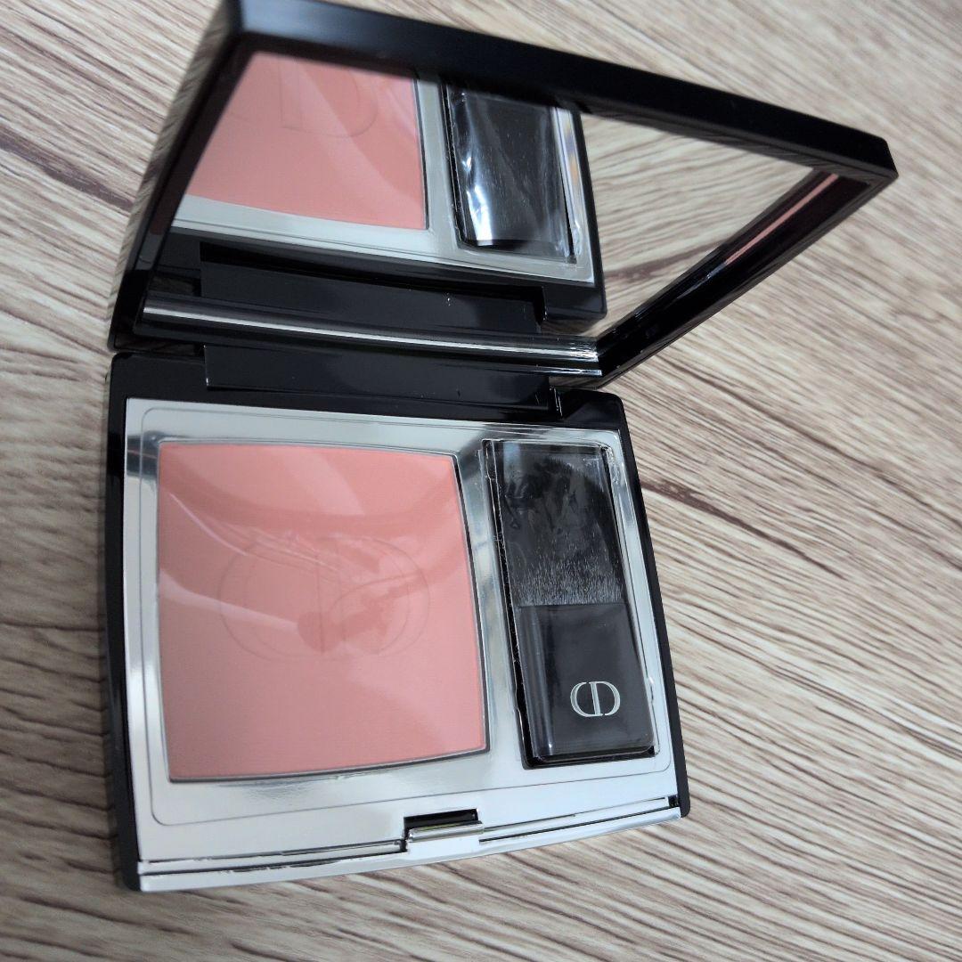 Dior 831 ルージュ ブラッシュ ピーチ ペタル サテン