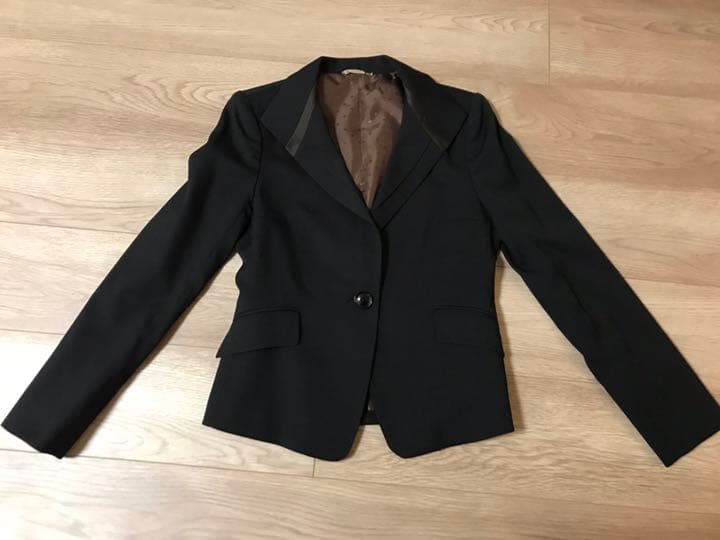 パンツスーツ ブラウン(限りなく黒に近い、黒よりは優しい印象のスーツです)