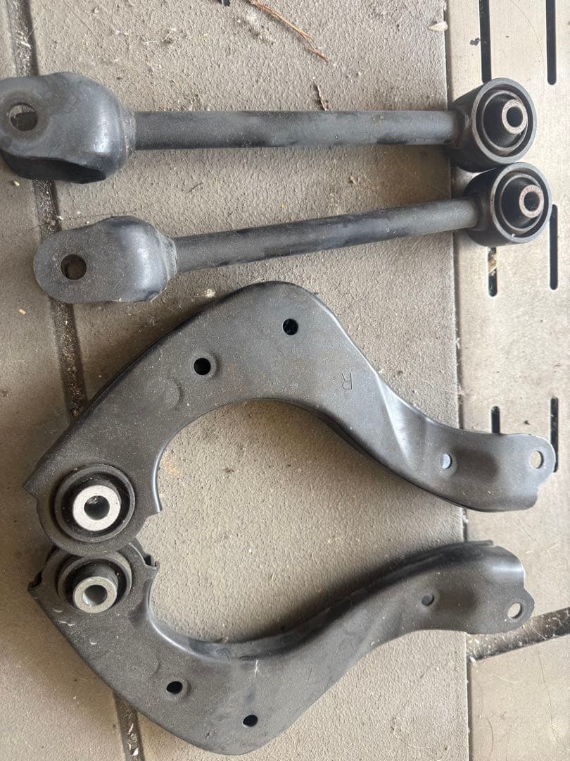 50プリウス 純正アッパーアーム トーコン - メルカリ