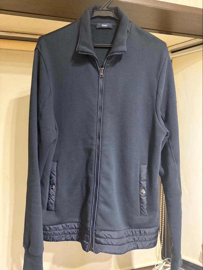 ヘルノ ネイビー ジップアップ ジャンパー HERNO（ヘルノ） ダウン切り替え ジップアップパーカ HERNO RESORT