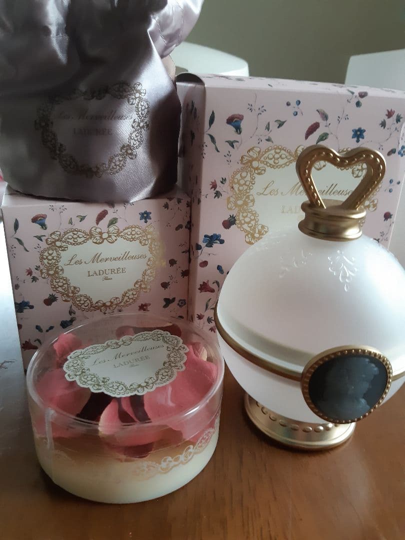 レ・メルヴェイユーズ ラデュレ フェイス パウダー Ｎ