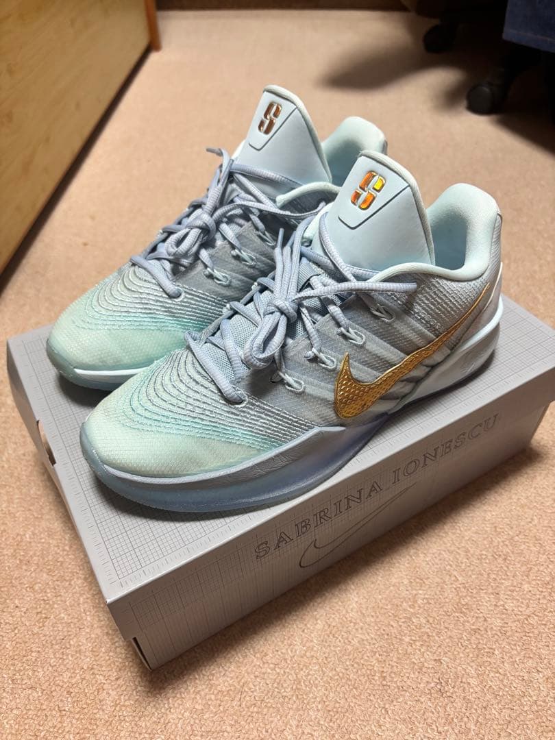 ナイキ　サブリナ3