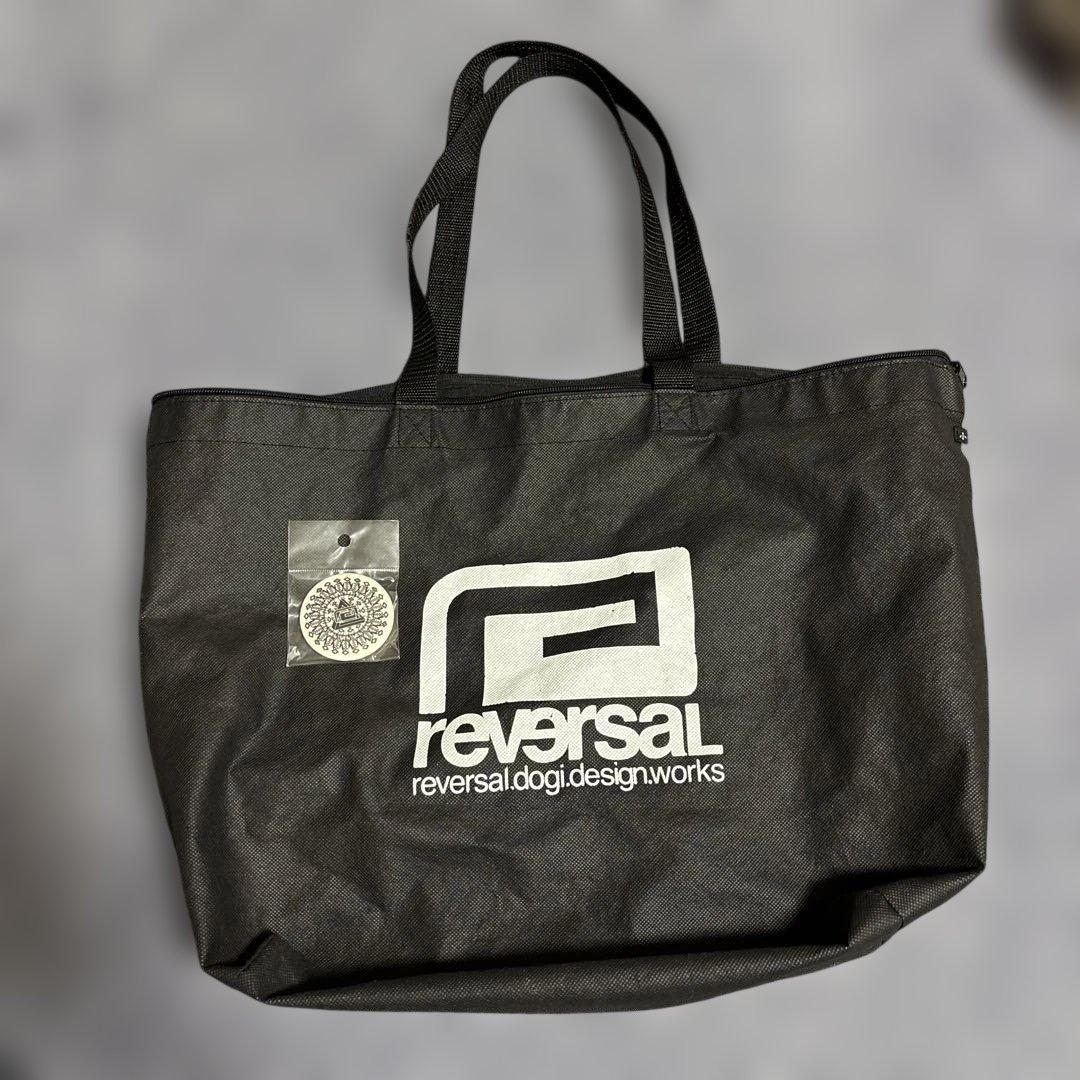 リバーサル reversal 不織布 トートバッグ 缶バッチ付き - メルカリ