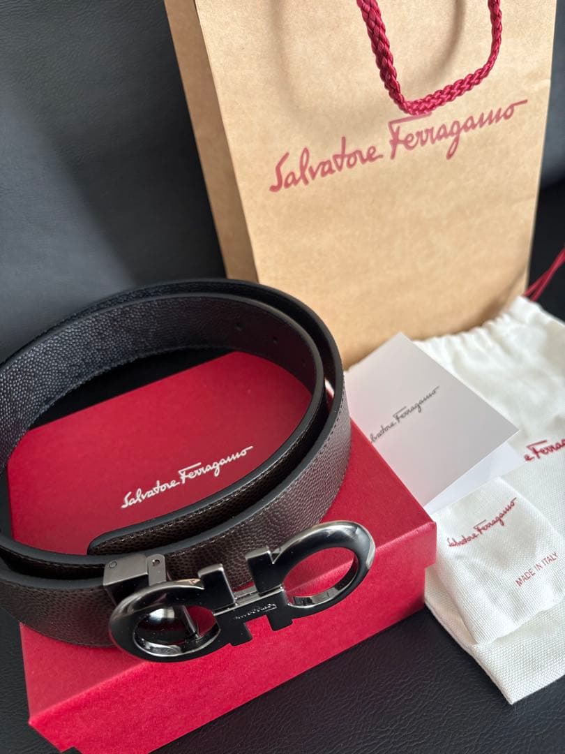 Salvatore Ferragamo ブラック✖️ブラウン型押リバーシブル未使用