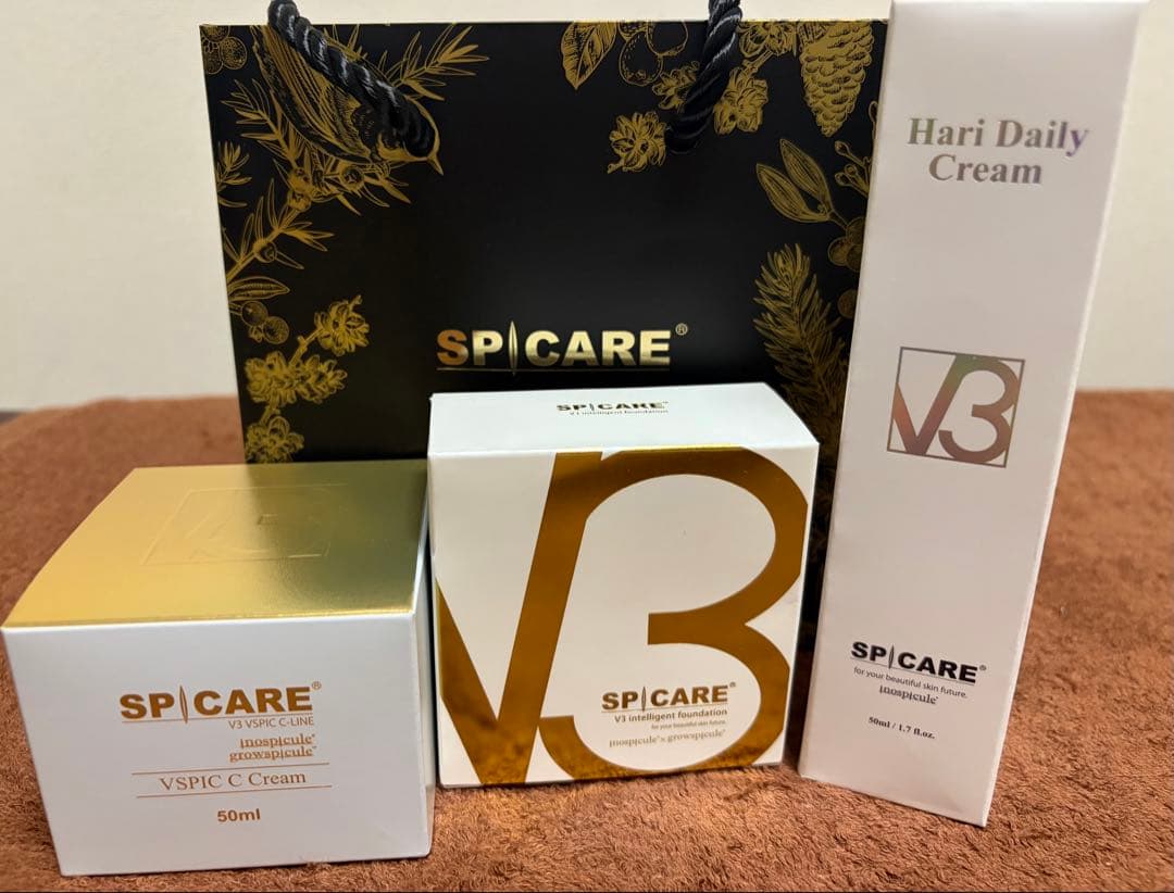 3点31900円相当V3インテリジェントファンデ&HARIクリーム&Cクリーム 数量限定】V3(ブイスリー)ファンデーション スペシャルクリスマス