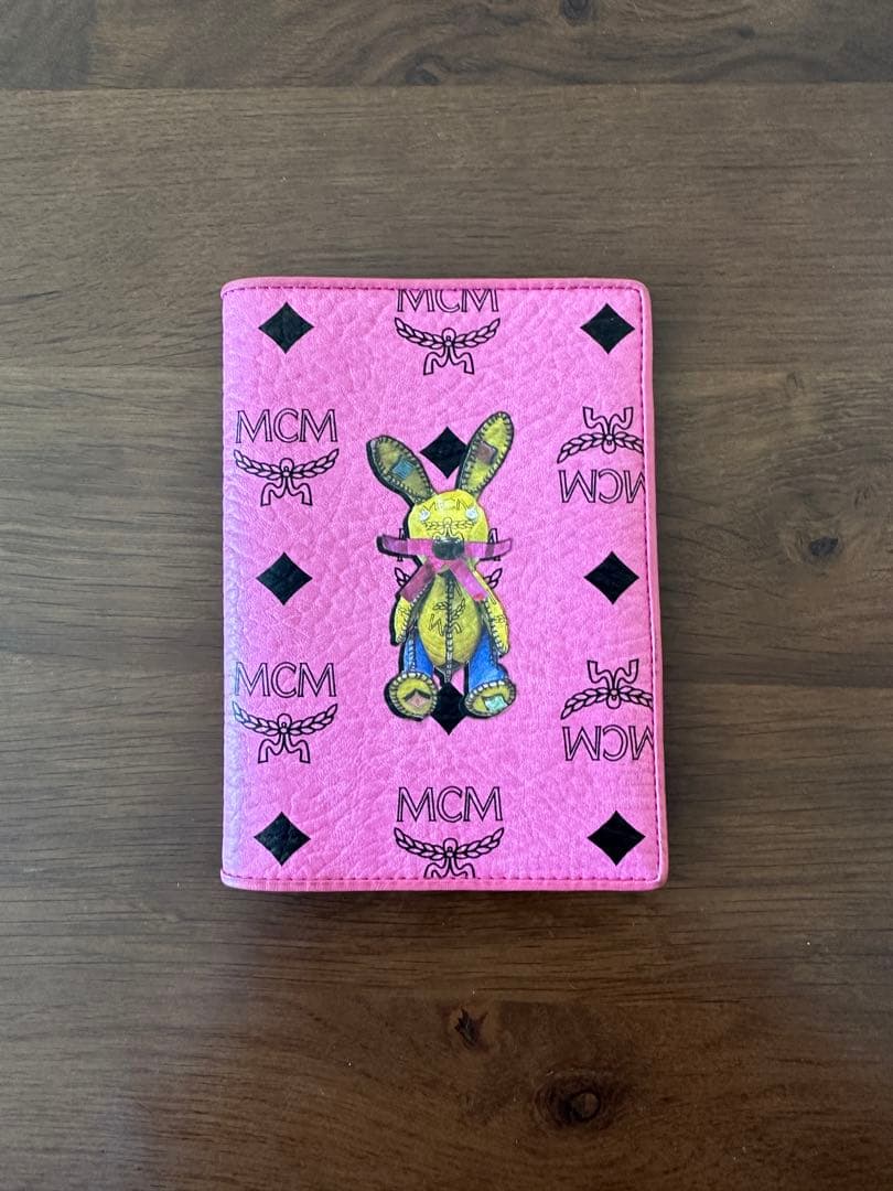 【値下げ中】MCM ラビット パスポートケース