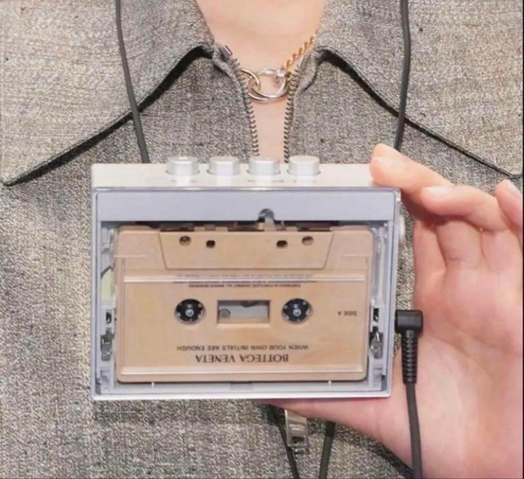 常田大希 BOTTEGA VENETA カセットテープ カプチーノ ☆濃色 - メルカリ