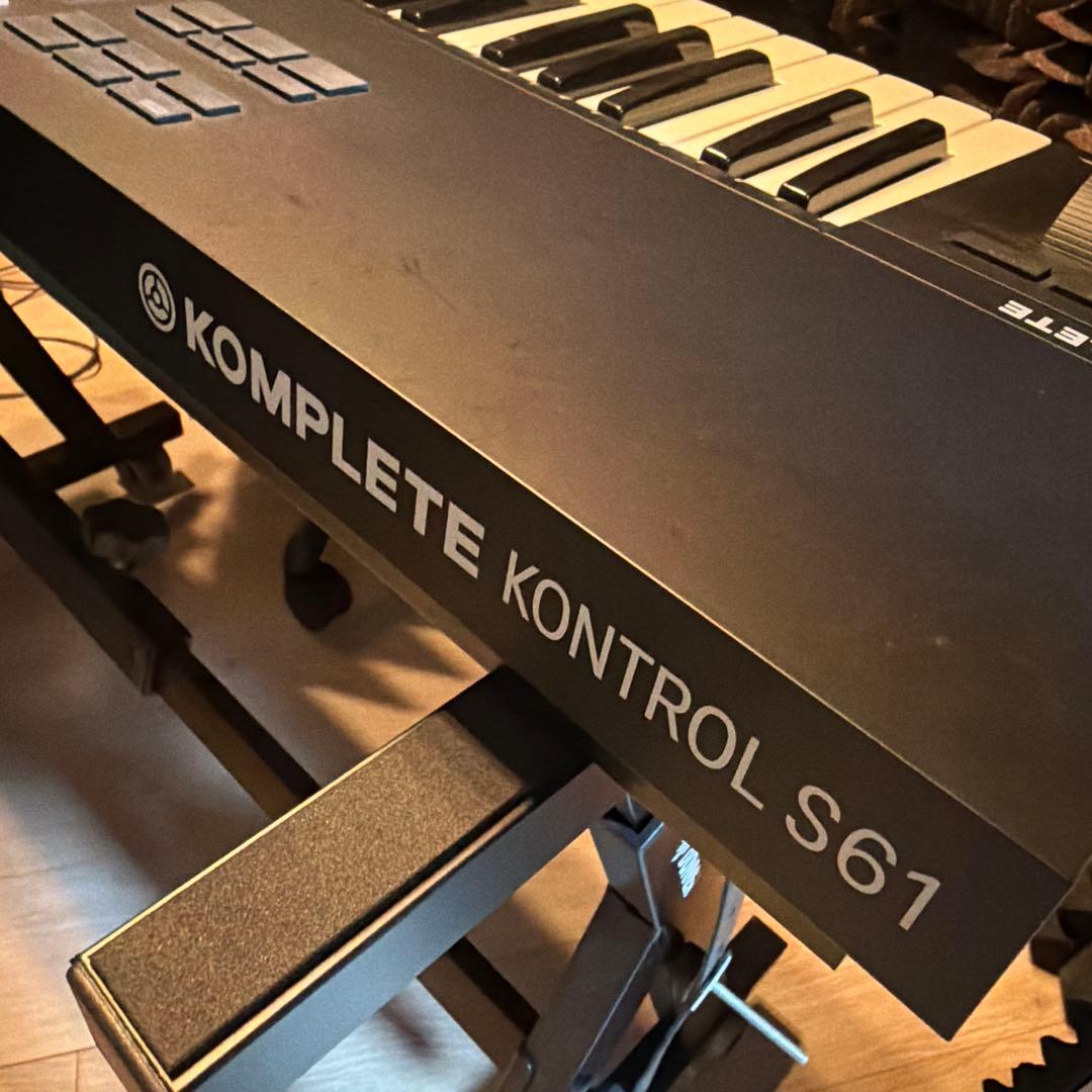 KOMPLETE KONTROL S61 mk2 MIDIキーボード