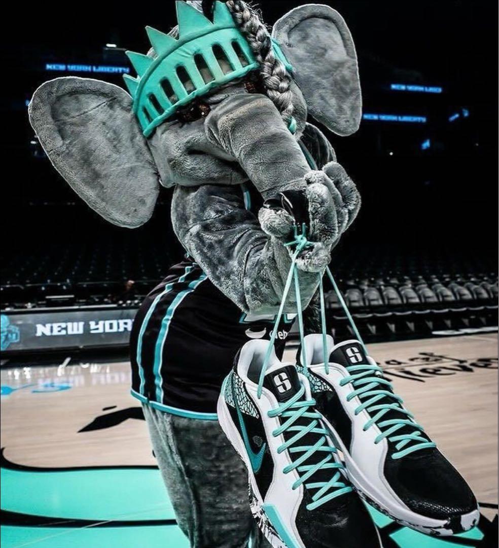 サブリナ2 Nike by you [NY liberty] - メルカリ