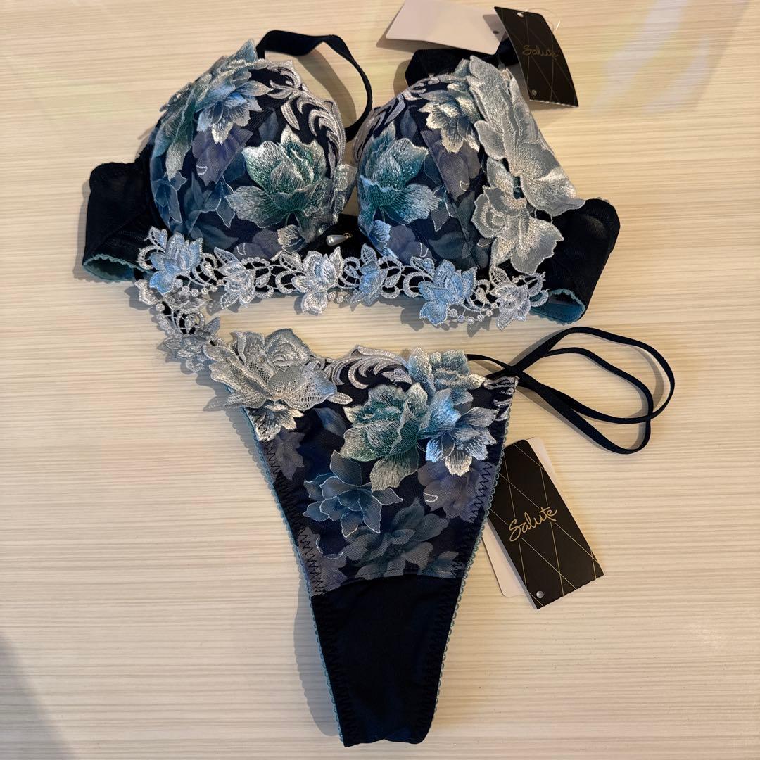 Salute ブラジャーショーツセット D65