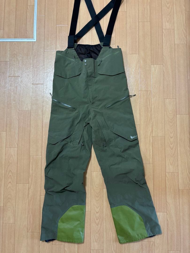 Burton AK457 bib Olive Mサイズ