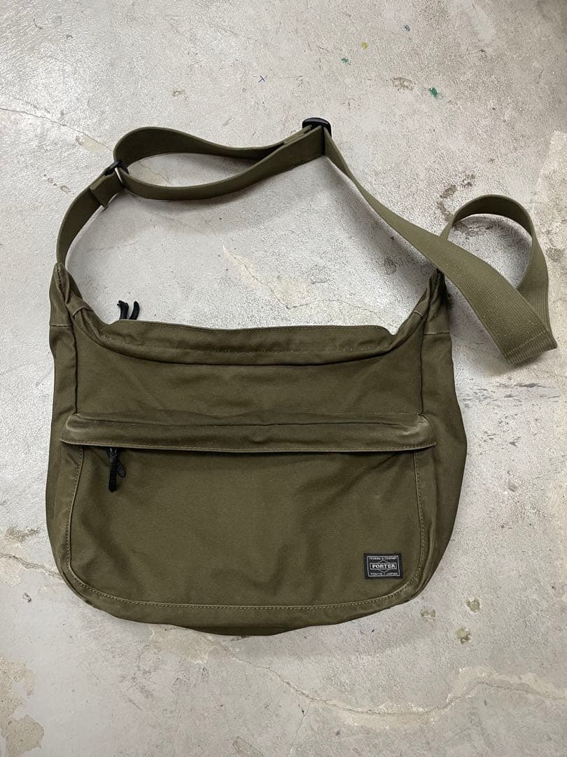 吉田カバン　PORTER BEATショルダーバック　メッセンジャーバック　カーキ