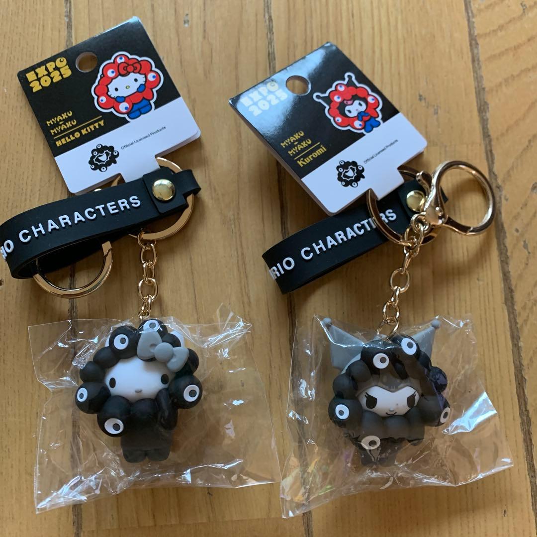 黒ミャクミャク マスコットキーホルダー2個　【キティ／クロミ