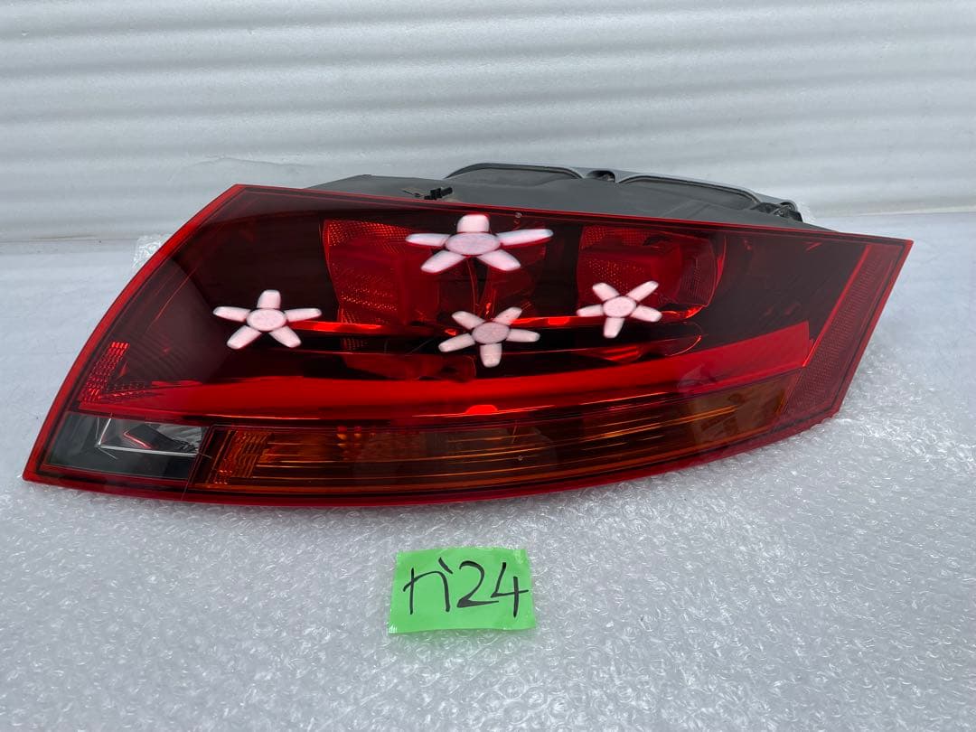 良品 @アウディ TT 8J 純正 右テールランプ 8J0945096C|か24