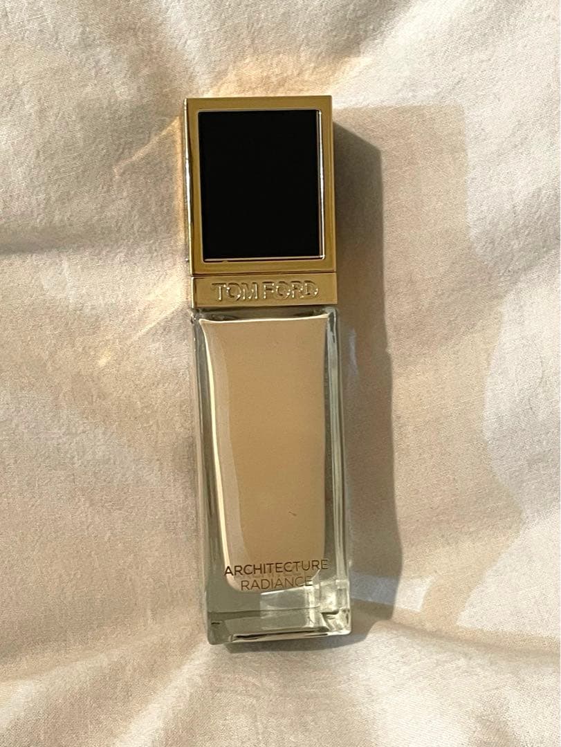 トムフォード　アーキテクチャー ラディアンス 　5.5W ボーン ファンデ
