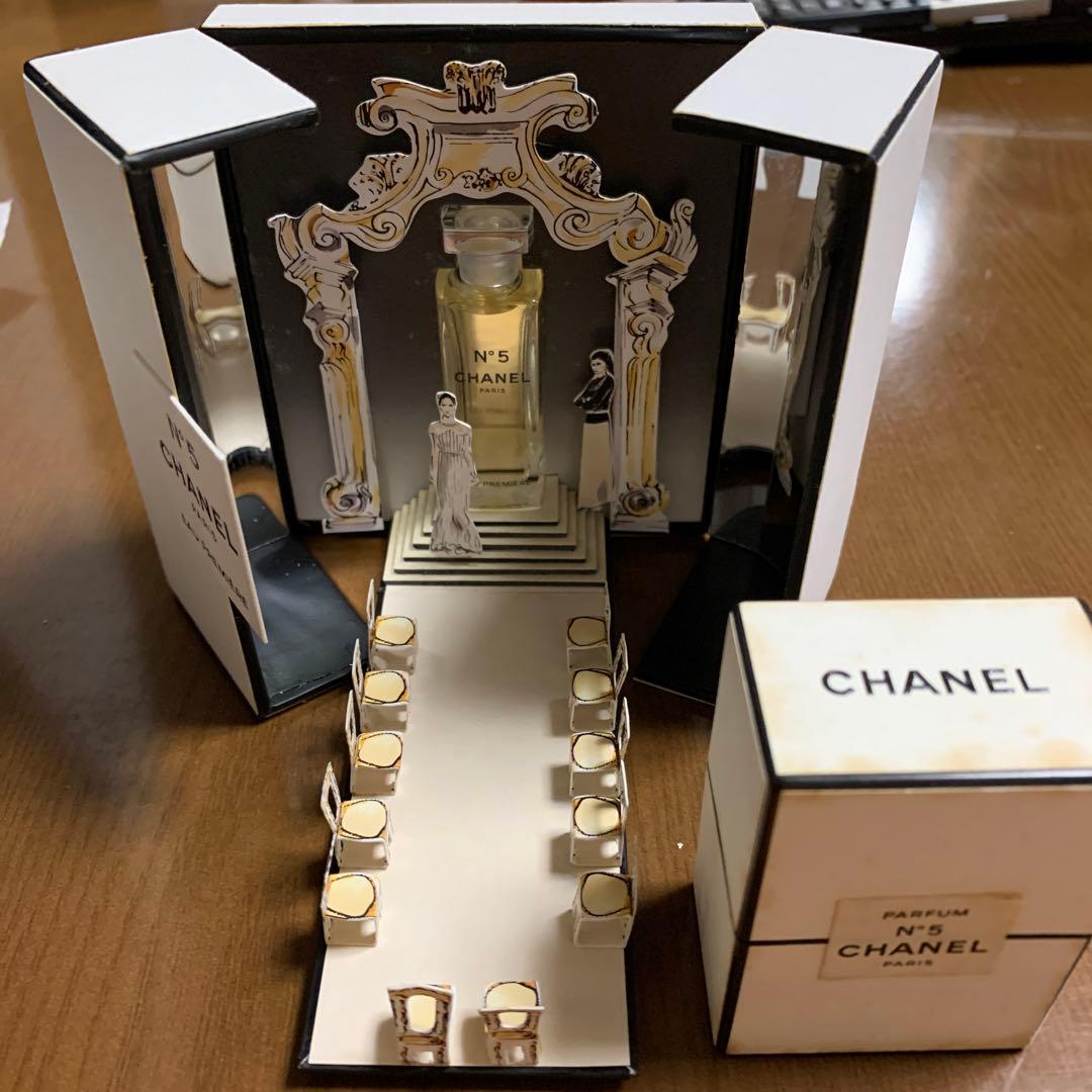 CHANEL香水.オブジェ