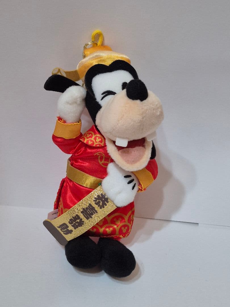 香港ディズニー 旧正月 春節 2026 グーフィー ぬいぐるみキーチェーン