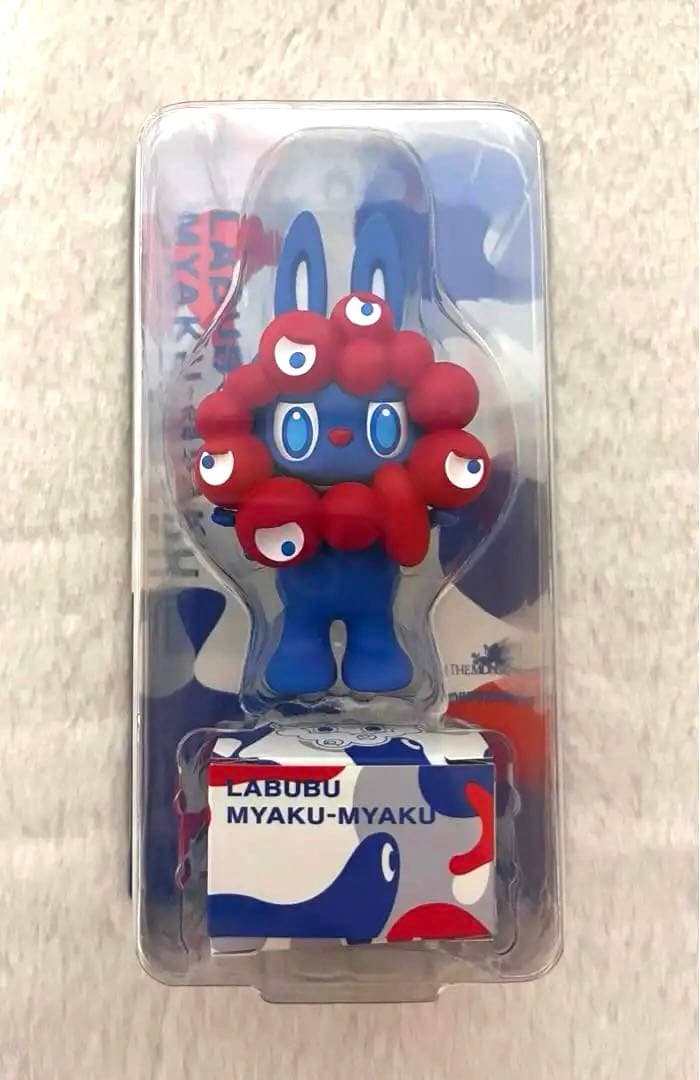 LABUBU MYAKU-MYAKU ラブブ ストラップ付フィギュア