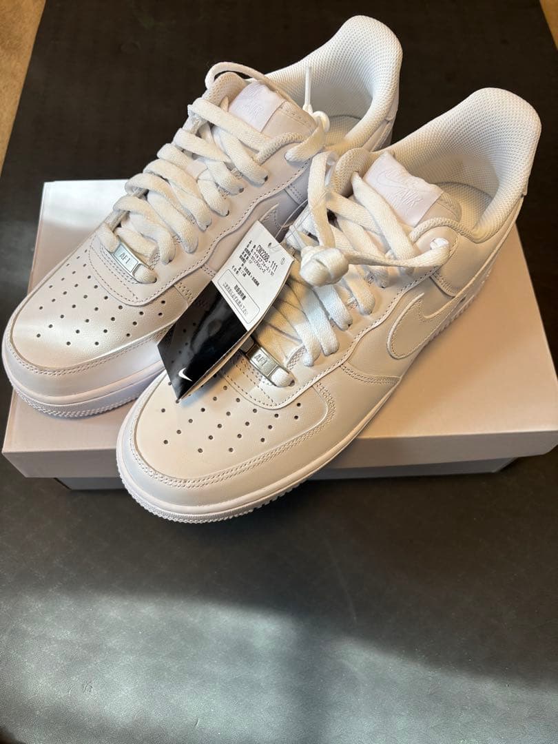 新品未使用　Nike Air Force 1 07 ホワイトスニーカー