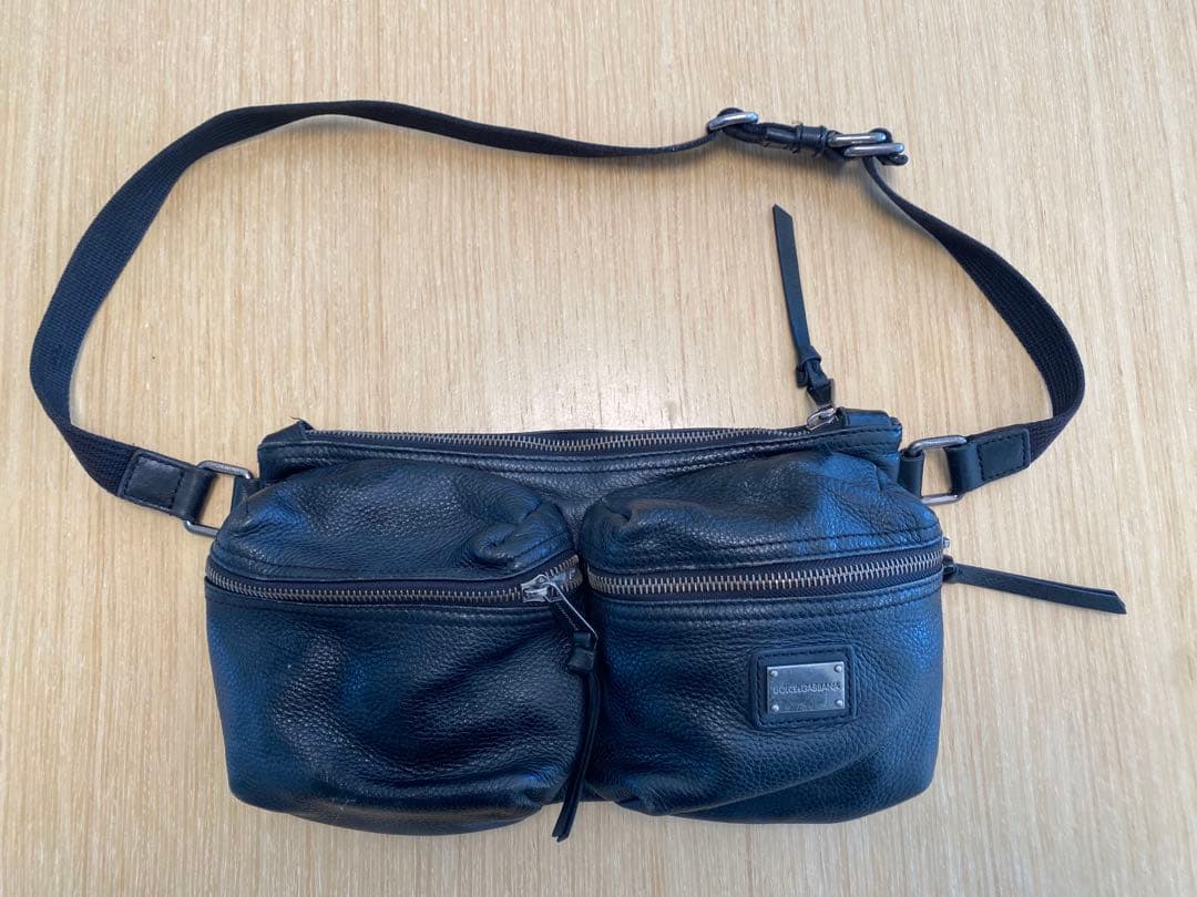 DOLCE&GABBANA ブラック レザーボディバッグ