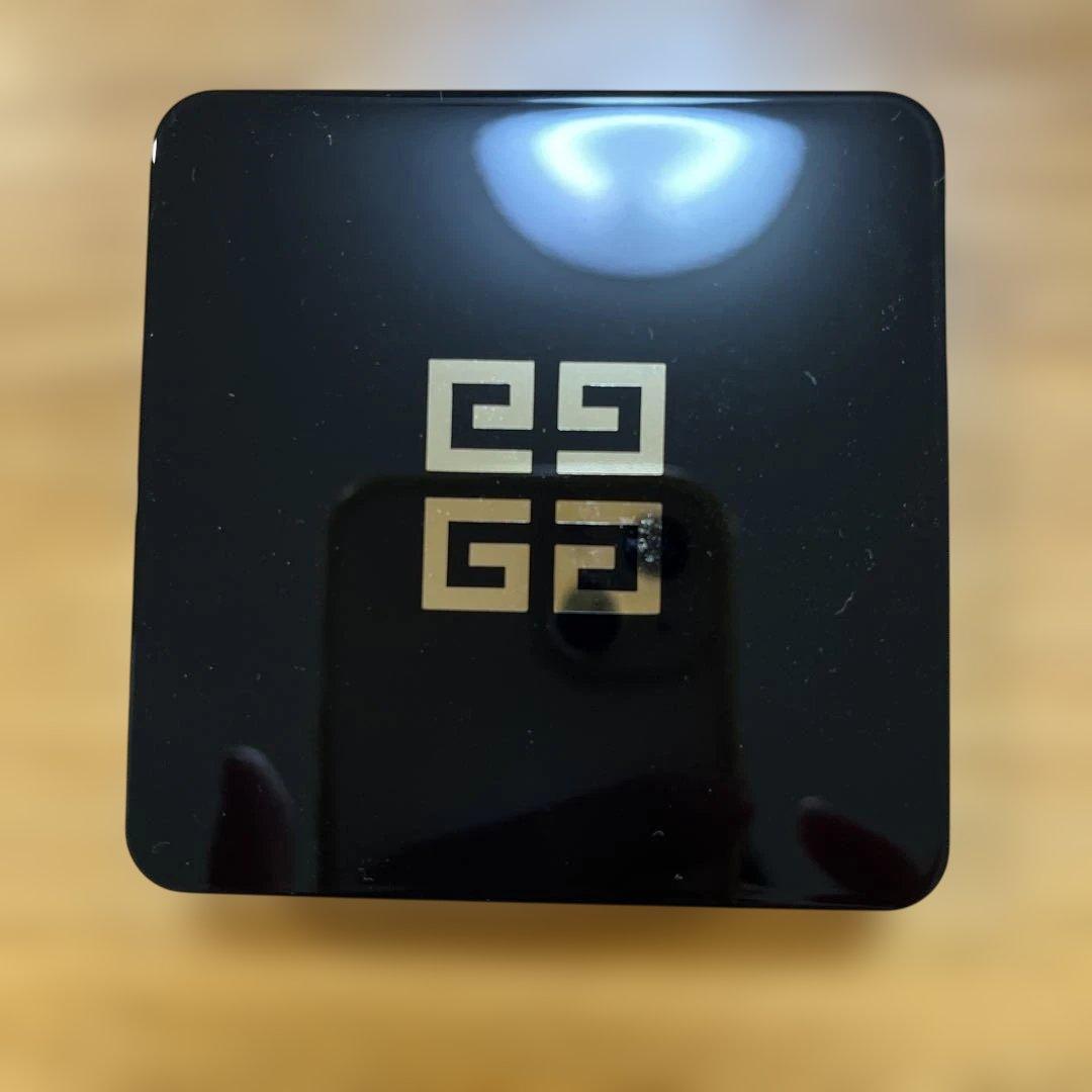 新品未使用 ジバンシイ GIVENCHY ソワンノワールUVコンパクト日焼け止め