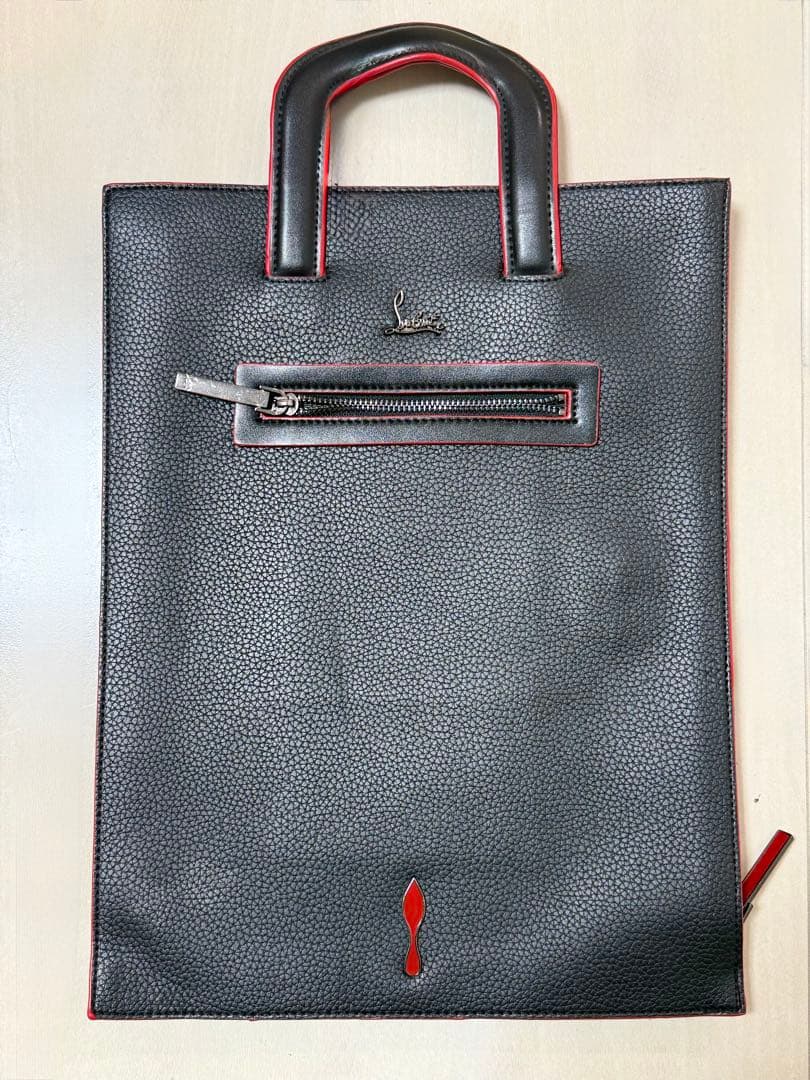 【美品】Christian Louboutinスタッズレザートートバッグ黒赤コバ 中古・古着通販】Christian Louboutin (クリスチャン・ルブタン