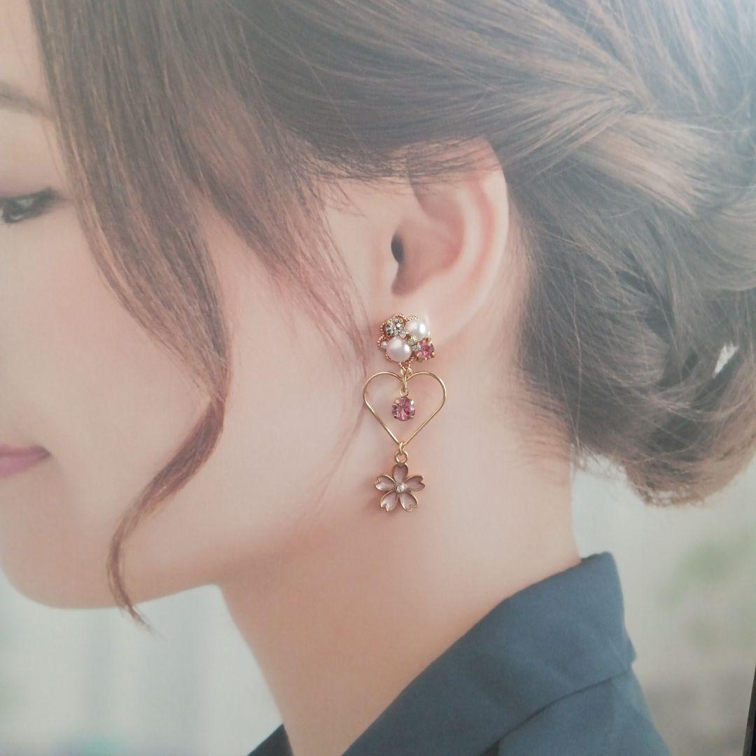 ♡ハンドメイド♡ビジューピアスorイヤリング№271桜 - メルカリ