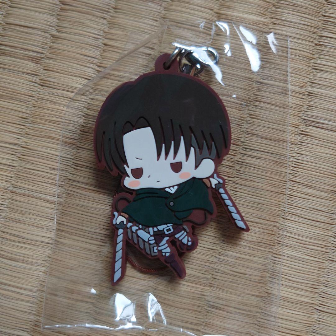 進撃の巨人 リヴァイ ラバーストラップ - メルカリ