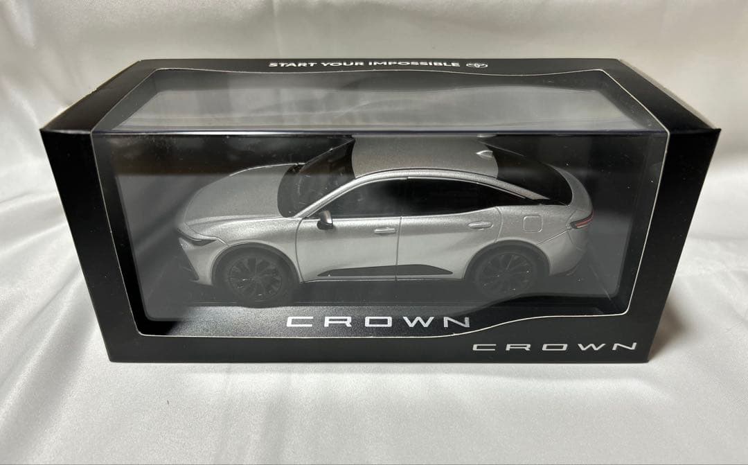 トヨタ　クラウン 1/30 カラーサンプル　プレシャスシルバー トヨタ クラウン クロスオーバー カラーサンプルミニカー プレシャス