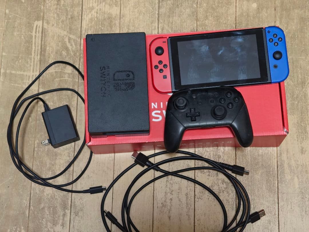 Nintendo Switch 本体 青/赤 Joy-Con＆プロコン付き Switch】 Joy-Con(L) ネオンレッド/(R) ネオンブルー ※本体に1セット同