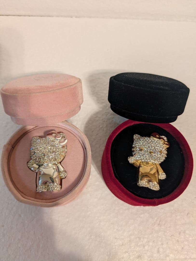 ハローキティ ３０周年記念ラインストーン 2個セット ゴールド シルバー